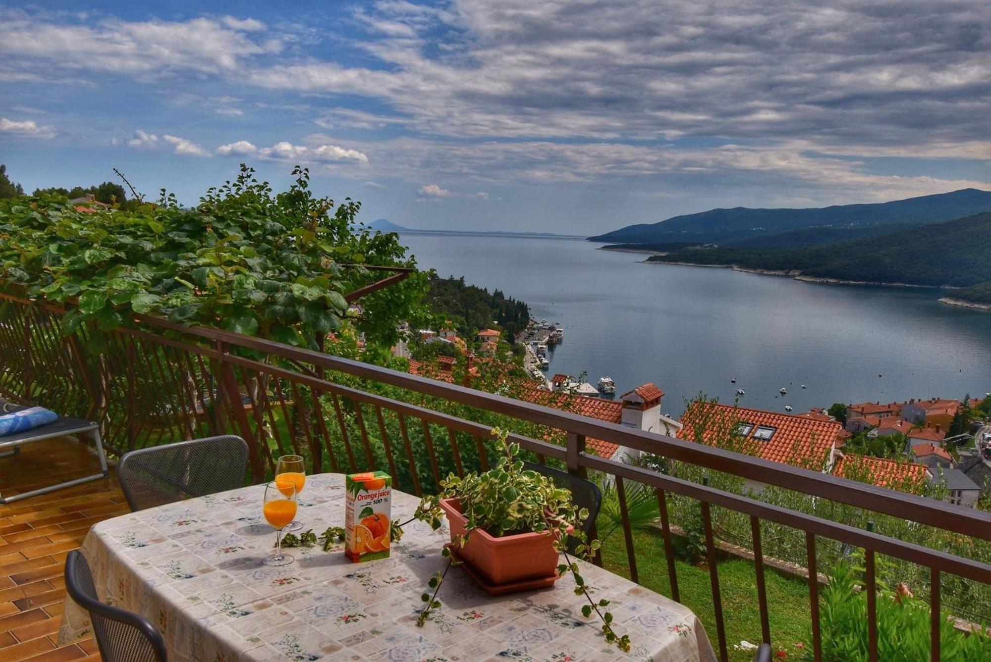 Apartment Neda In Rabac With Bay View 外观 照片